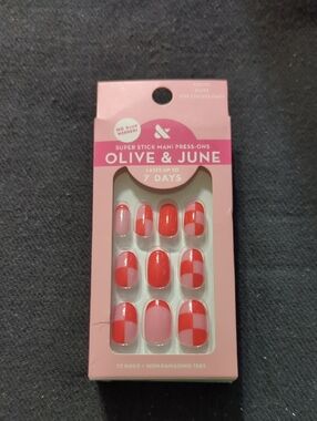Olive & June Round Short Pink Checker Party Design - Press-On Nails